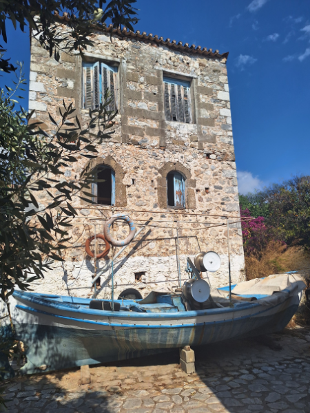 village de pêcheur de Kardamily. Village où se situe l'entreprise Mani Bläuel. Ellados shop se sert en huile d'olive extra vierge.